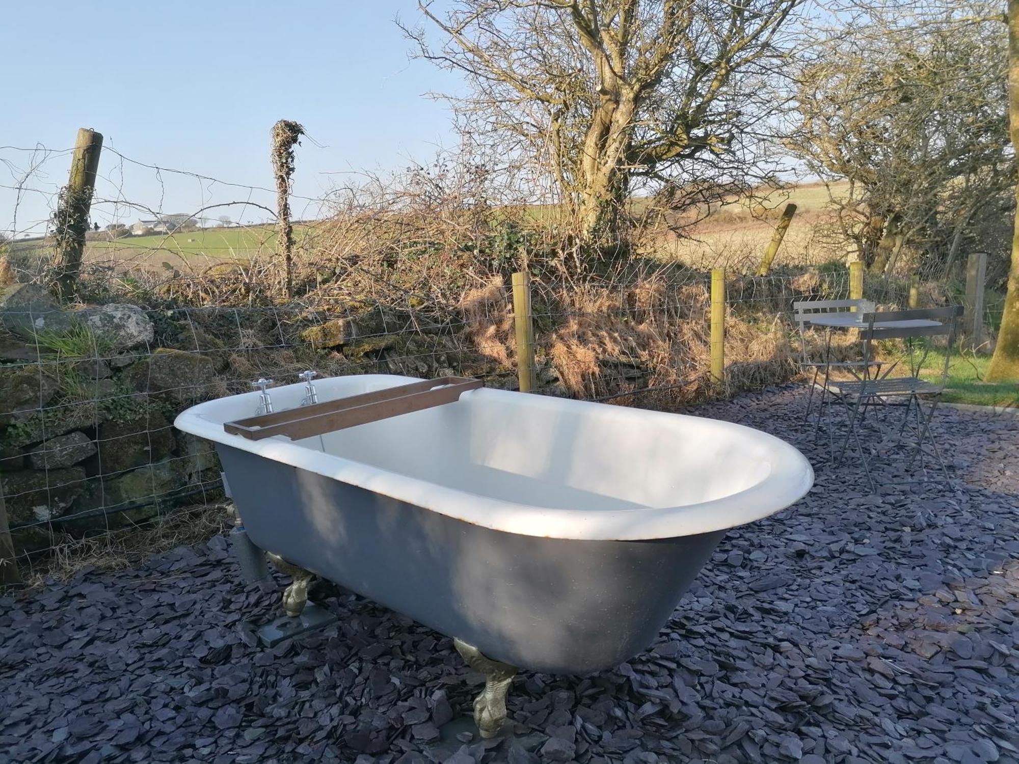 Luxury Shepherd'S Hut On Flower Farm With Outdoor Bath In Mid Cornwall Truro Ngoại thất bức ảnh